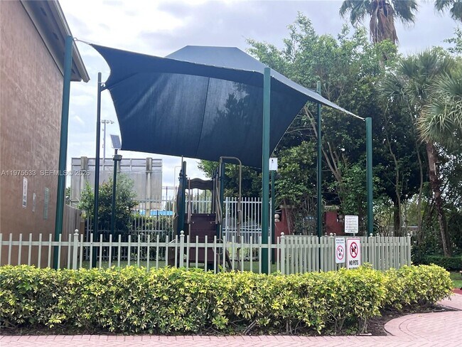 Building Photo - 6104 NW 114th Pl