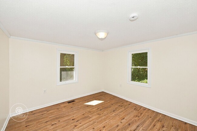 Building Photo - 2106 East Greenbriar-