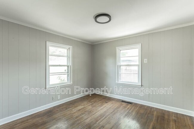 Building Photo - 5501 Rosemont Dr