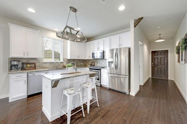 Building Photo - 417 Andele Way