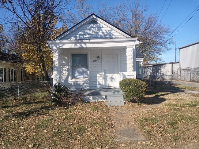 Primary Photo - Now available !! Cute 3 bed 2 bth bungalow
