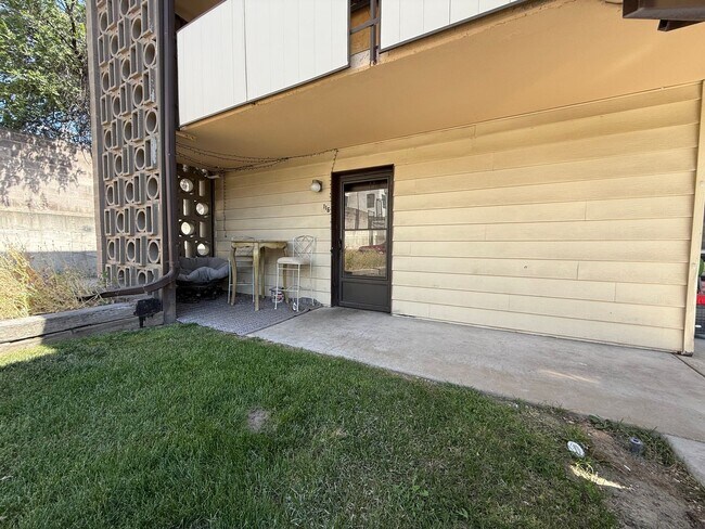 Building Photo - Spacious One-Bedroom Condo in Millcreek!