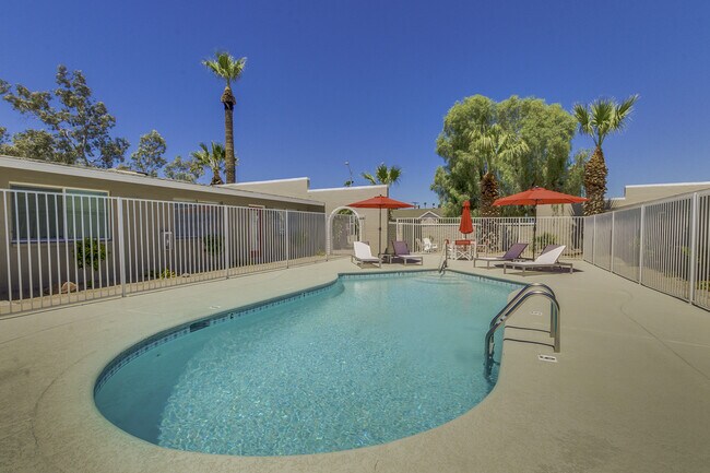 Building Photo - $0 First Month Rent! Remodeled 2 Bed Casita w/ Private Patio, W/D & Pool