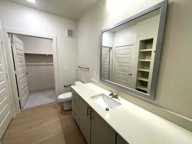 Building Photo - 1350 W Taylor St