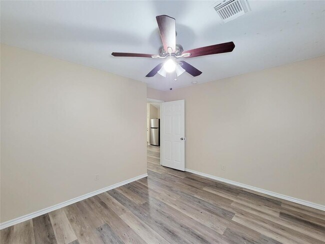 Building Photo - 12700 Royal Green Dr