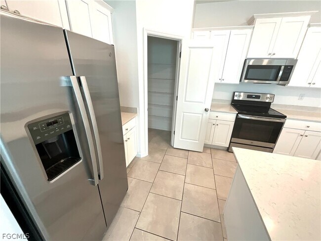 Building Photo - 3905 Treasure Oak Wy