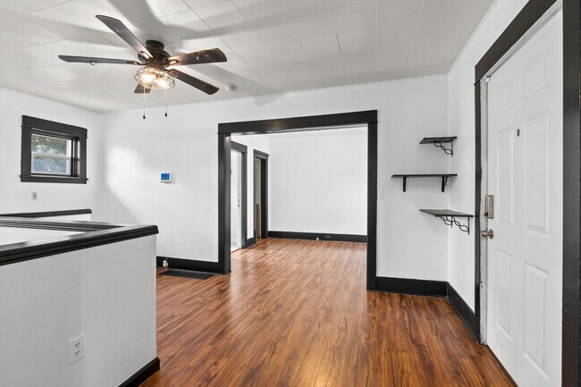 Building Photo - NorthEast Spokane Home - Beautifully Updated