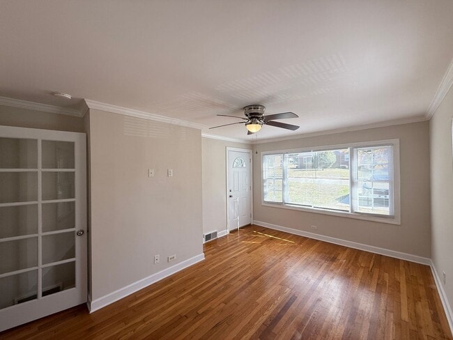 Building Photo - 1320 Miller St