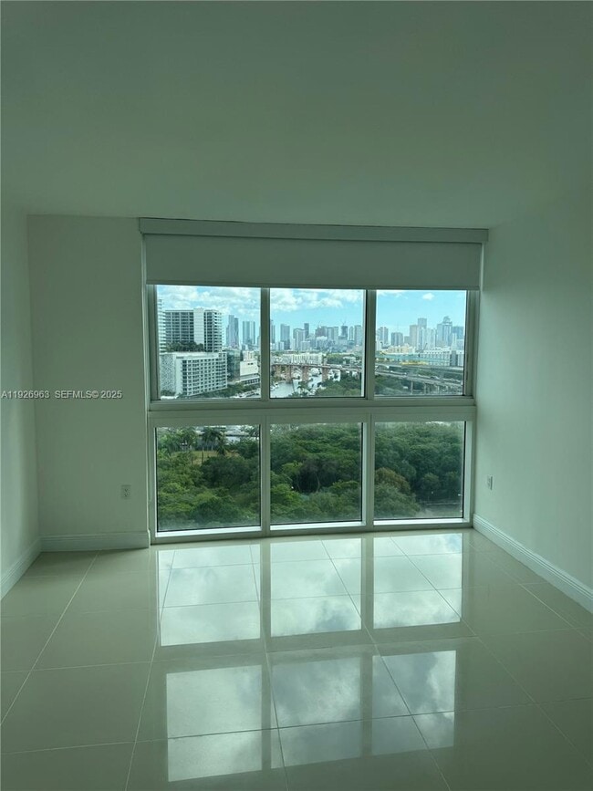 Building Photo - 1861 NW S River Dr