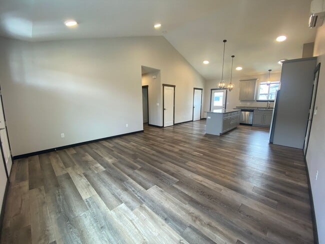 Building Photo - BONUS RENT SPECIAL! Exceptional 3 Bed, 2 B...