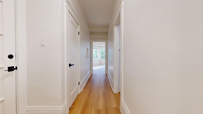 Building Photo - 1047 Bush St