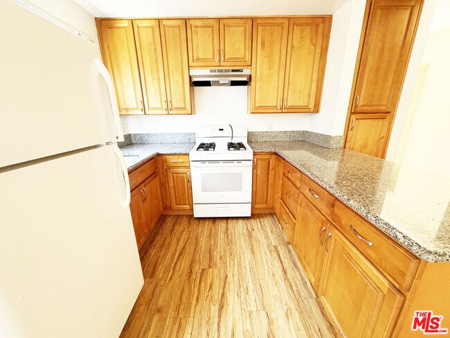 Building Photo - 5440 Carlton Way