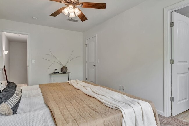 Building Photo - 282 Killian Way