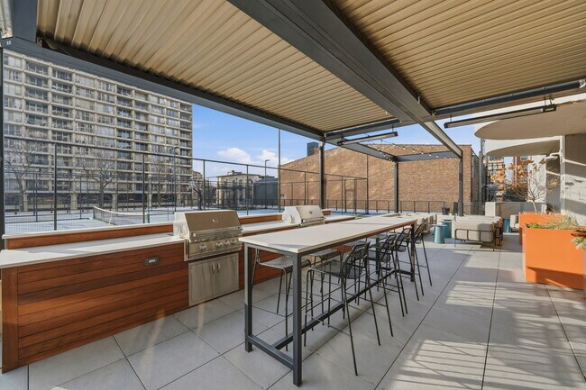 Building Photo - 2020 N Lincoln Park W