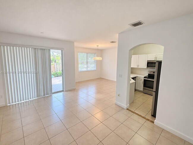 Building Photo - 7800 NW 116 Pl