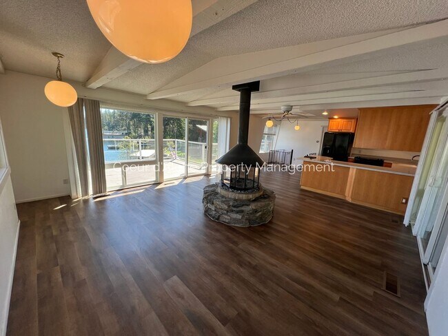 Building Photo - 2+ bed, 2 bath house on the Spokane River!