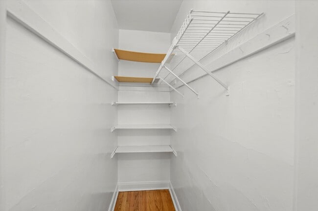 Building Photo - 411 Beloit Ave