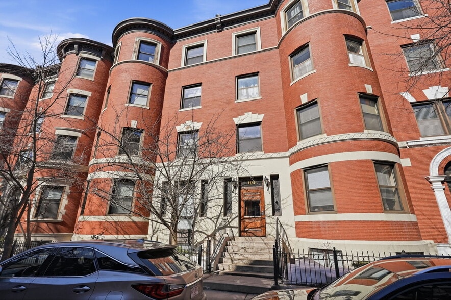 Building Photo - 103 Gainsborough St