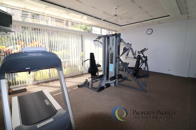 Building Photo - 1 Bedroom 1 Bath unit in The Highlander with 2 Parking - Available June 1st