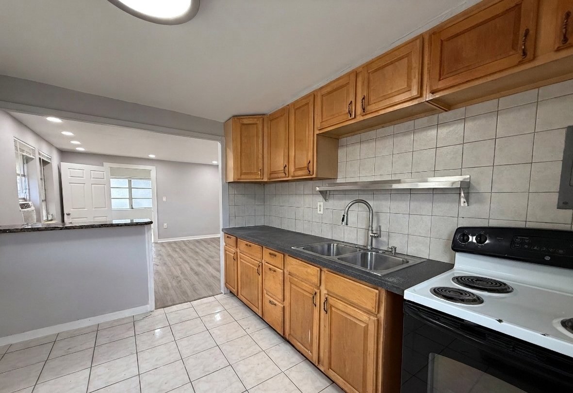 Building Photo - 5607 Polk St