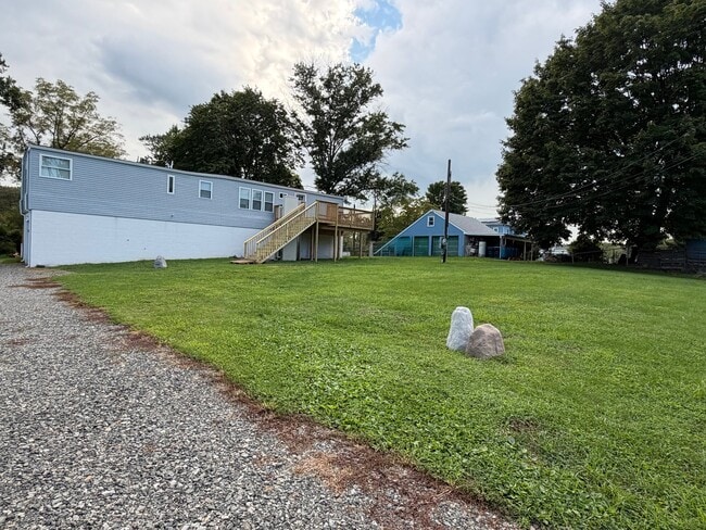 Building Photo - 770 River Rd