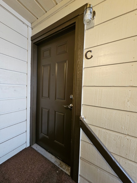 Building Photo - 1704 1st Ave W