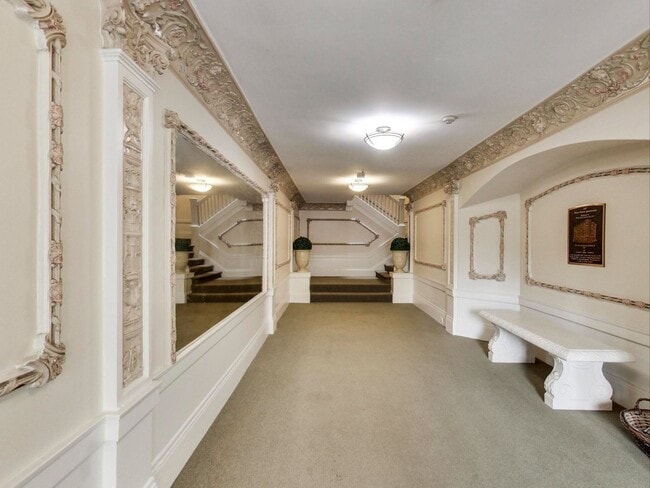 Building Photo - 2107 Pierce St