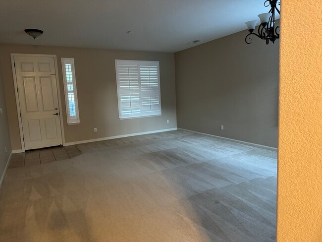 Living / Dining Room - 5019 Gold River Ct