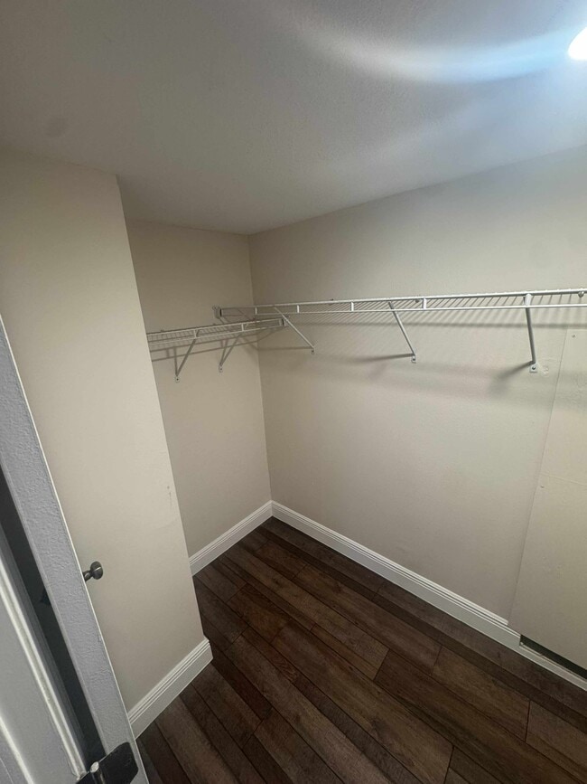 Building Photo - 2816 E Lake Rd