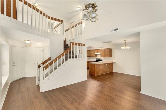 Building Photo - 3 bedroom 2 full bath home