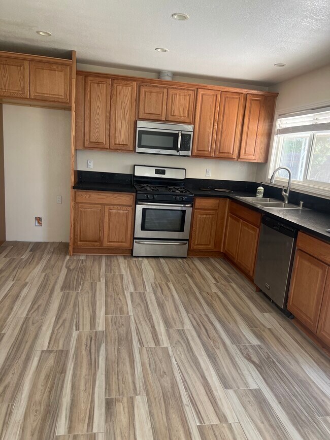 New kitchen - 3584 Rosalie St