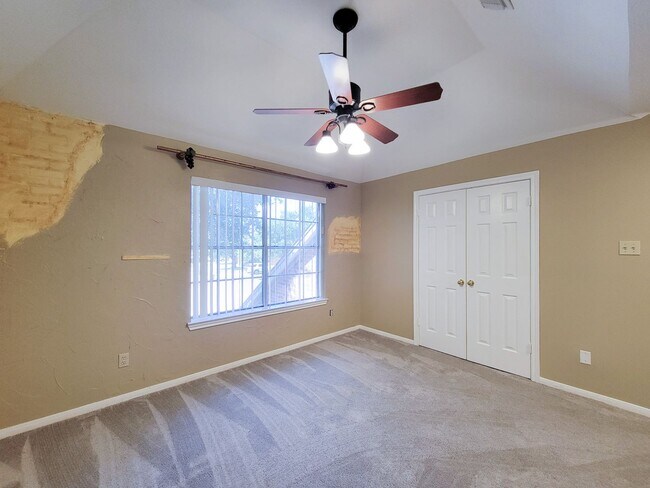 Building Photo - Welcome home to this beautiful 2 story on a cul de sac lot! Fresh paint and Stainless steel appli...