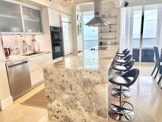 Building Photo - 1830 S Ocean Dr