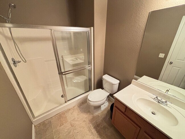 Building Photo - Beautiful 2Bed/2Bath Condo located in the ...