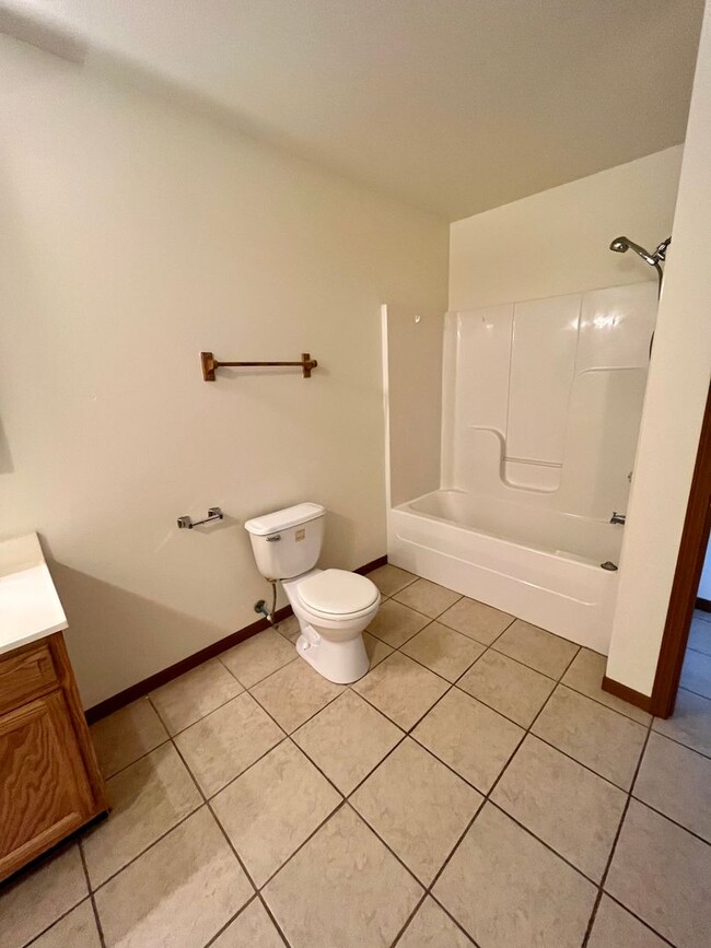 Building Photo - All Inclusive | 2 Bedroom | 1.5 Bathroom | Duplex