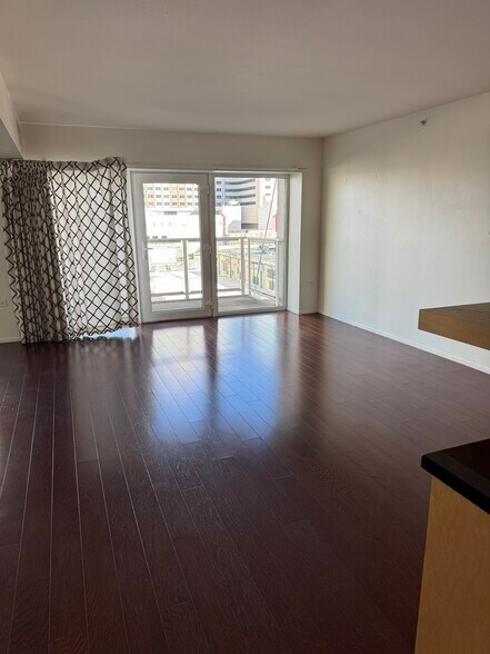 Livingroom - 255 N Sierra St