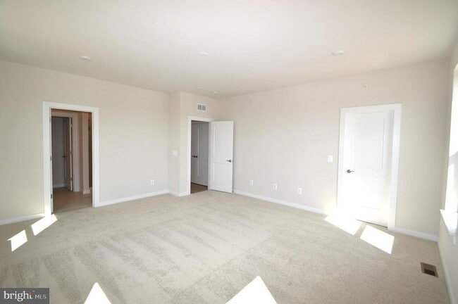 Building Photo - 43795 Middleway Ter