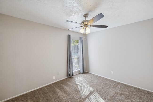 Building Photo - 95 Marabou Pl