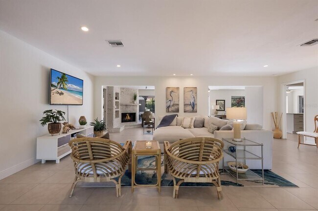 Building Photo - 567 Bird Key Dr