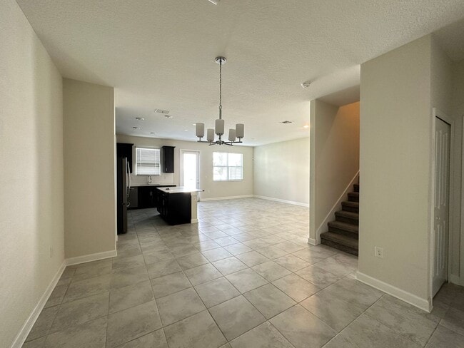 Building Photo - 4 Bed 3.5 Bath Townhouse In Storey Lake
