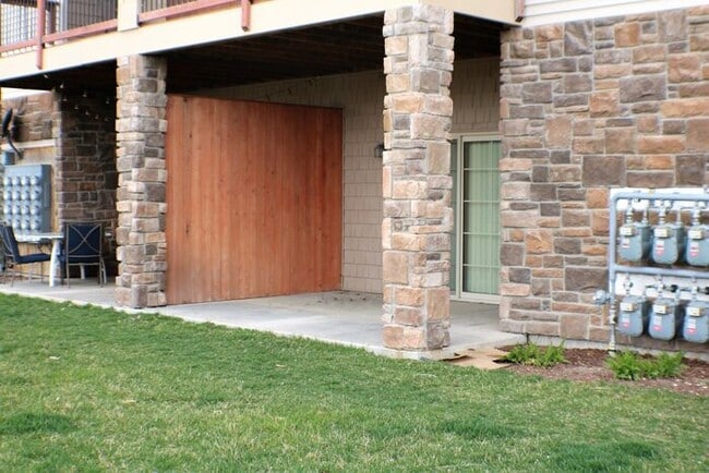 Building Photo - $1,305 | 2 Bedroom, 2 Bathroom | PET Frien...
