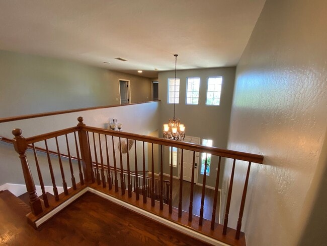 Building Photo - Big beautiful Home for rent in Visalia, Ca