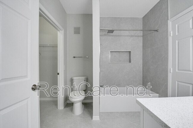 Building Photo - 6005 Westgate Dr