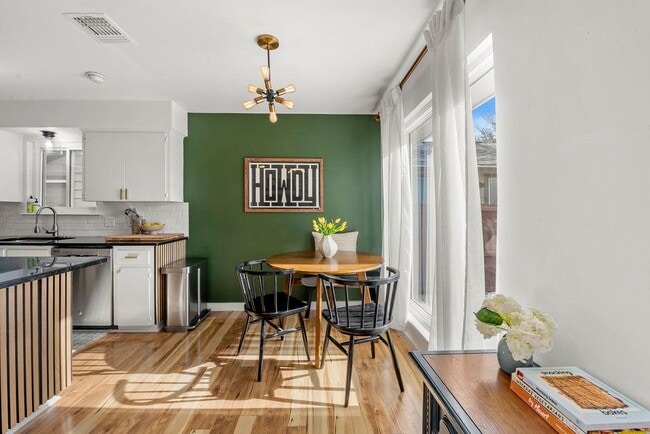 Building Photo - 6803 Castlekeep Way