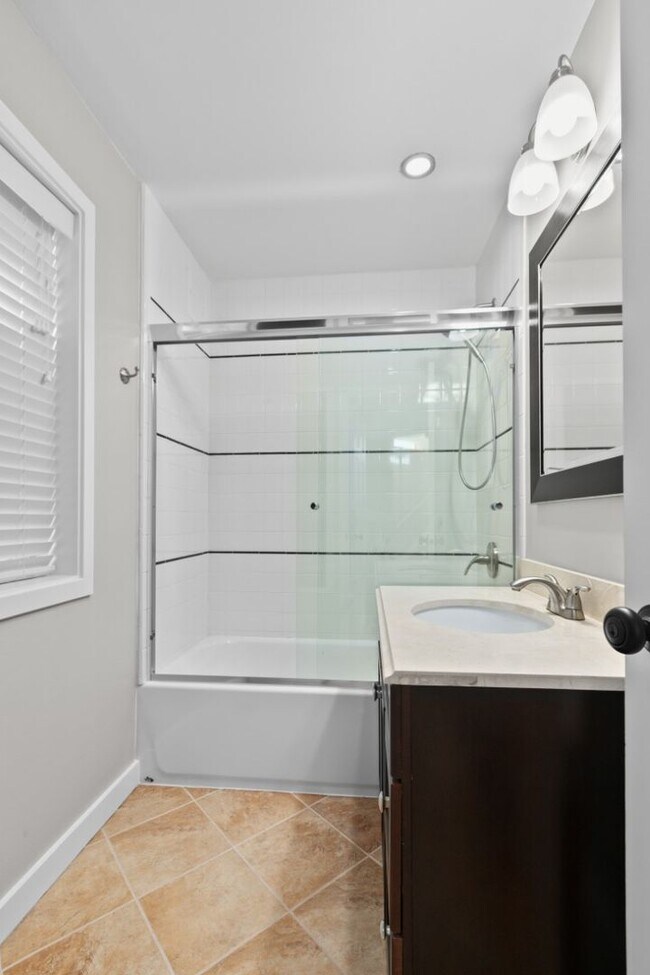 Building Photo - 3Bd/2.5Ba Seattle House