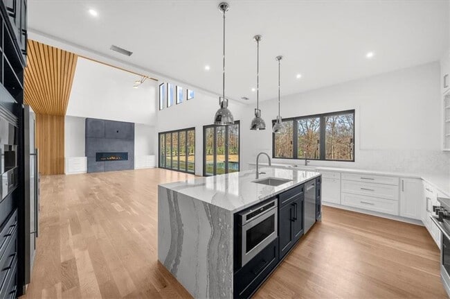 Building Photo - 2386 Trinity Church Rd