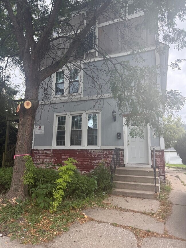 Building Photo - 238 Des Plaines Ave