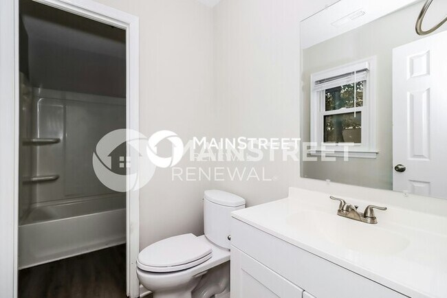 Building Photo - 3 Bedroom Pet-Friendly Home in Charlotte, NC with Main Street Renewal