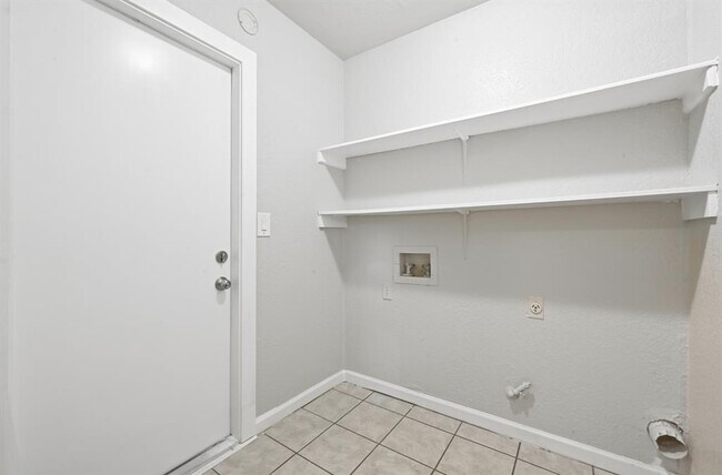 Building Photo - 2514 Howellwood Wy