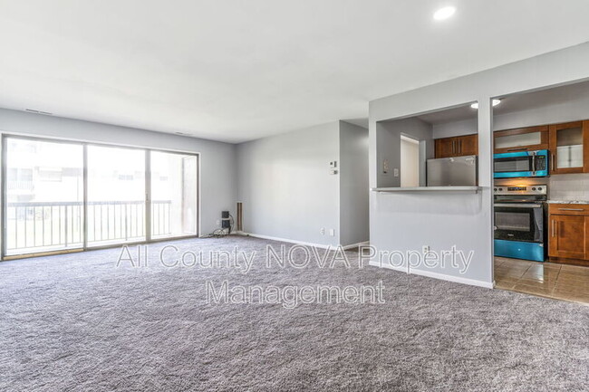 Building Photo - 10122 Campus Way S